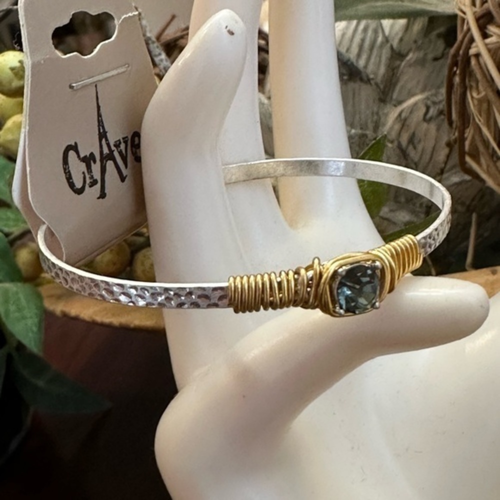 NWT boutique gold and silver‎ bracelet with gray stone.